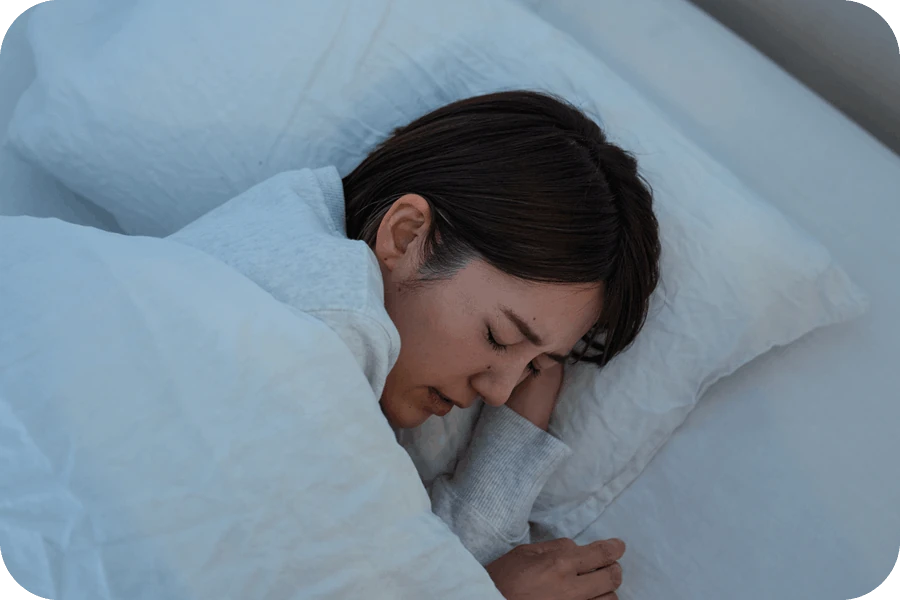 なかなか眠れない女性